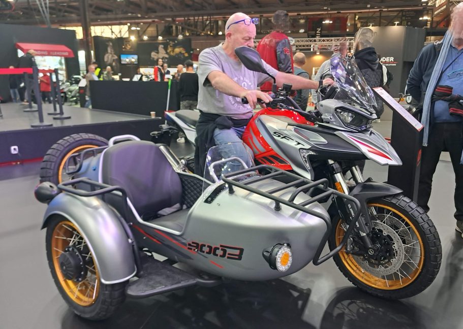 QJMOTOR SFT 900 - Das Beiwagen-Adventure-Bike Jochen Brett ef-tech